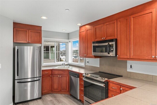 321 E Thomas St Seattle, WA 98102 photo 5