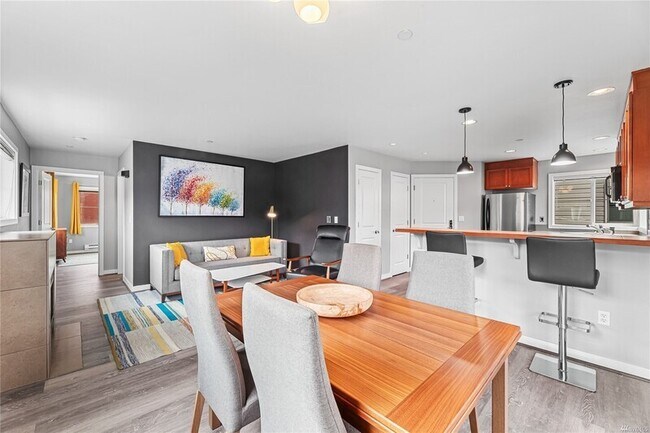 321 E Thomas St Seattle, WA 98102 photo 3