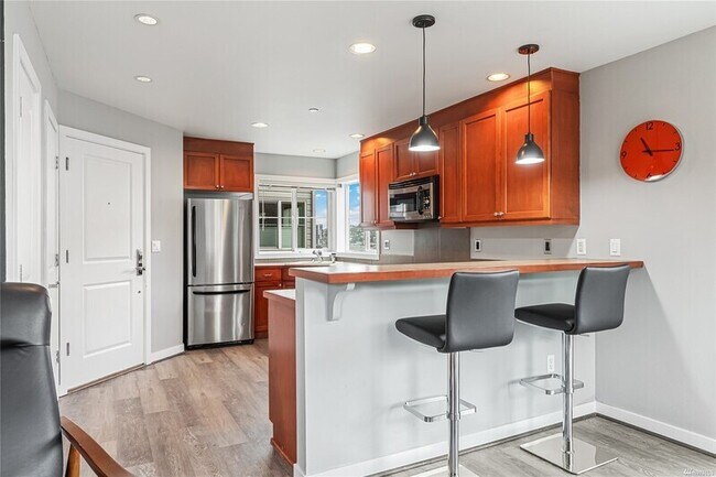 321 E Thomas St Seattle, WA 98102 photo 4