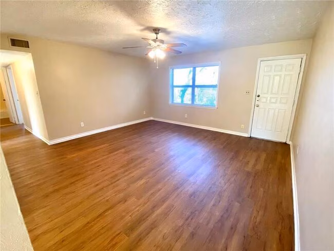 906 N LBJ Dr San Marcos, TX 78666 photo 3
