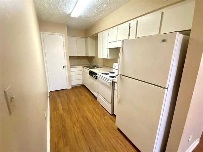 906 N LBJ Dr San Marcos, TX 78666 photo 4