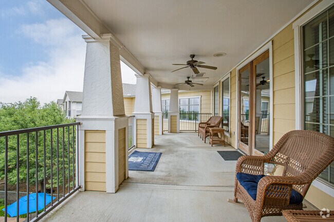 Mariposa River Bend 55+ Apartment Homes photo 5