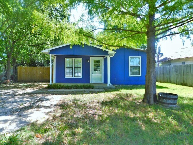 803 Chestnut Street, Aubrey, TX 76227 photo 2