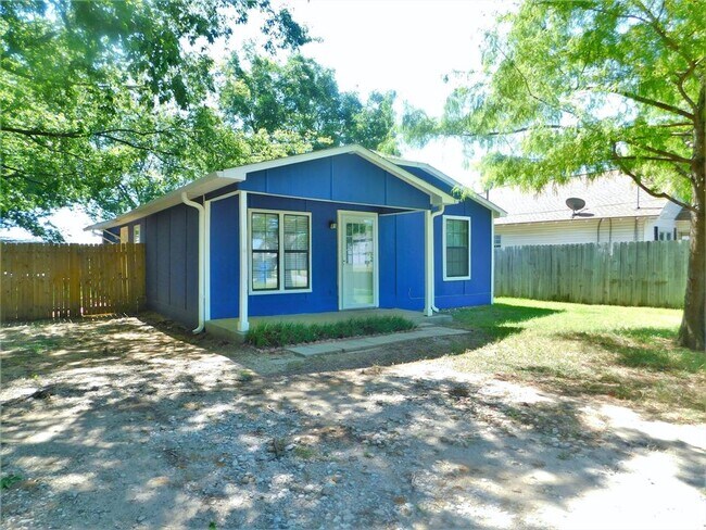 803 Chestnut Street, Aubrey, TX 76227 photo 3
