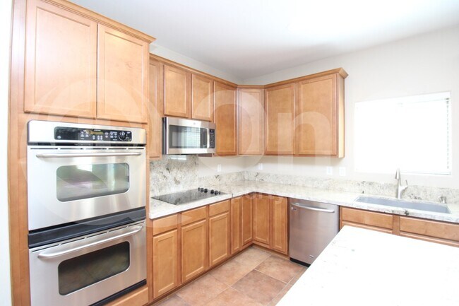 17331 W Saguaro Ln Surprise, AZ 85388 photo 4