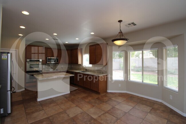 17331 W Saguaro Ln Surprise, AZ 85388 photo 5