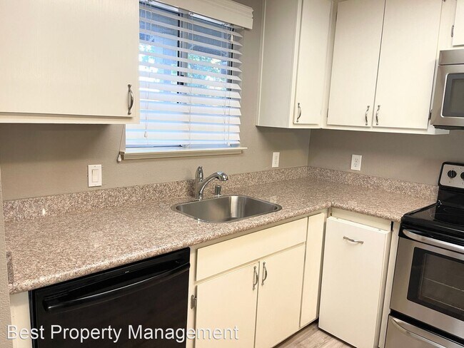Livermore Chateau Common House photo 4