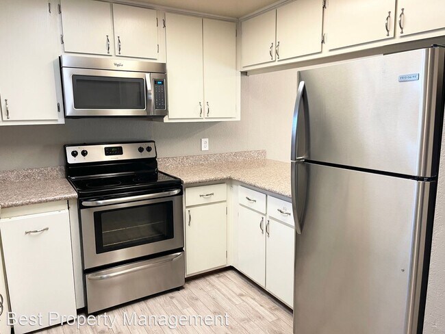 Livermore Chateau Common House photo 3