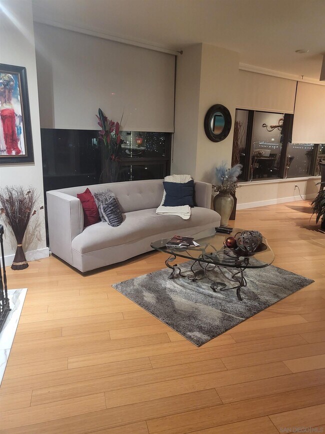 700 W E St San Diego, CA 92101 photo 5
