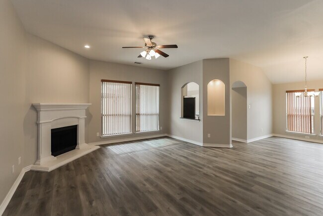 9221 Barbara Drive, Fort Worth, TX 76108 photo 3