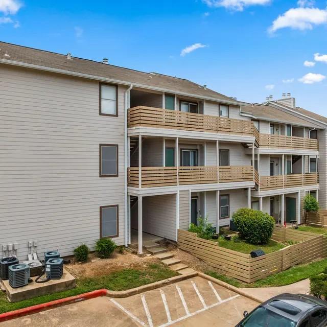 13005 Heinemann Dr Austin, TX 78727 photo 2