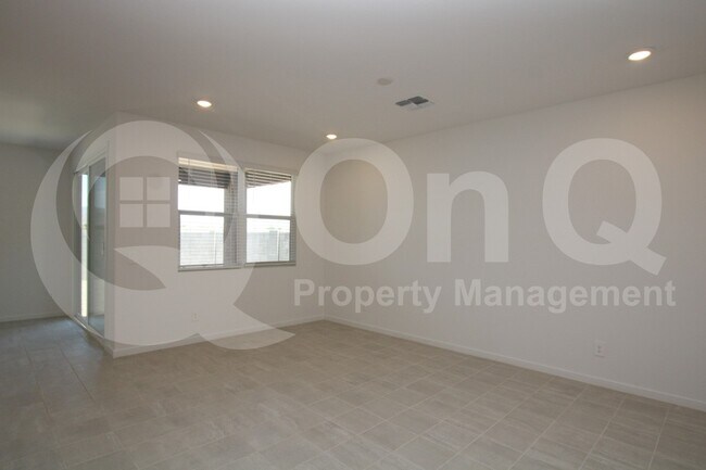 24144 Hopi St Buckeye, AZ 85326 photo 5