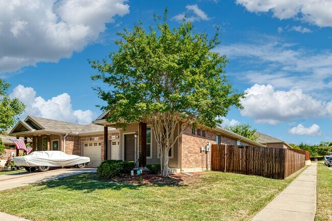 366 Schirra Ct Lavon, TX 75166 photo 2