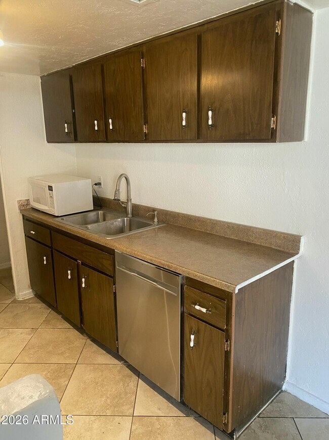 4056 W Mesquite Ln Phoenix, AZ 85019 photo 5