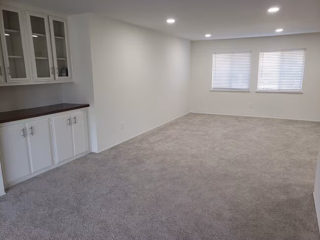1907 Clover Way, Escondido, CA 92026 photo 4