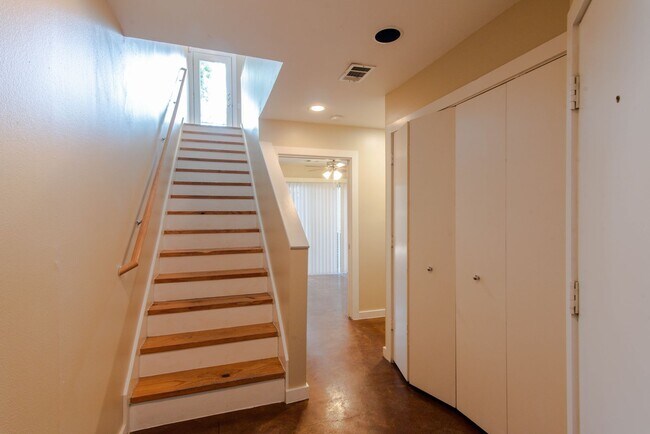 2724 Shelby Avenue, Dallas, TX 75219 photo 5