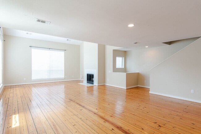 2724 Shelby Avenue, Dallas, TX 75219 photo 3