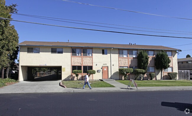 Columbus Manor Apartments photo 3