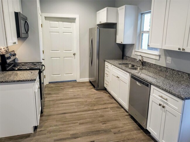 14922 Running Deer Trail Austin, TX 78734 photo 5