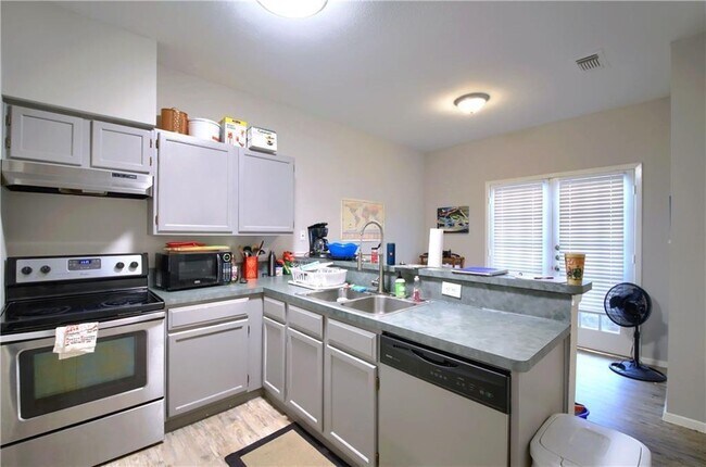 2801 Rio Grande St Austin, TX 78705 photo 5