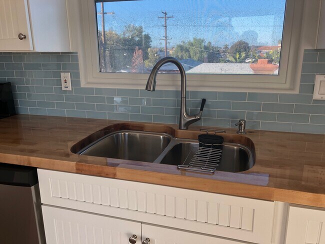 4470 Swift Ave San Diego, CA 92116 photo 3