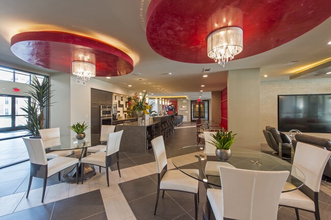 San Marino Apartments photo 4