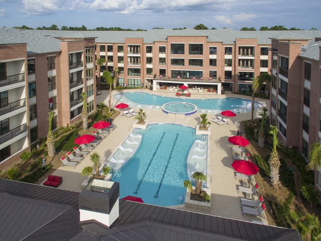 San Marino Apartments photo 2