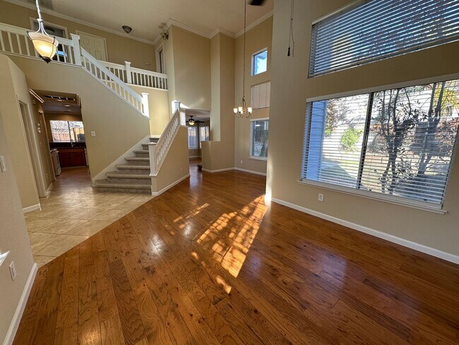 Beautiful 3 Bedroom, 2.5 Bath Antioch Home / 3 Car Garage photo 5