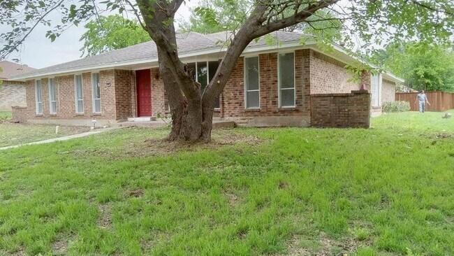 1140 Shadywood Lane, Desoto, TX 75115 photo 4