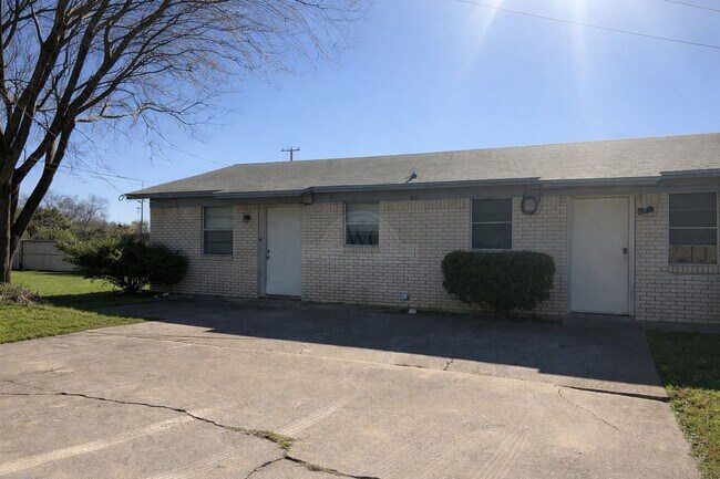 110 Ave F Ave Copperas Cove, TX 76522 photo 2