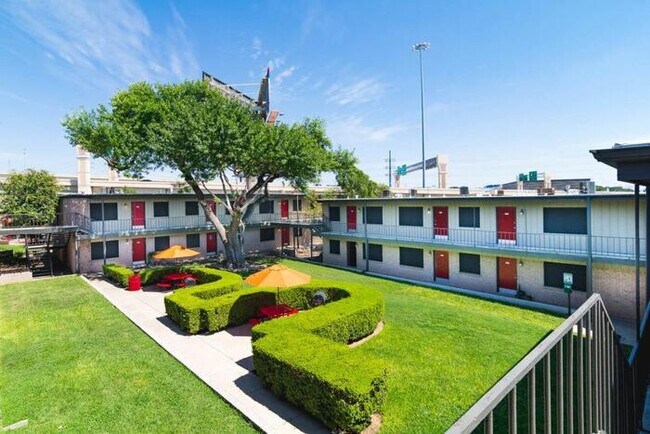 6945 I-10 San Antonio, TX 78213 photo 2