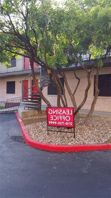 6945 I-10 San Antonio, TX 78213 photo 3