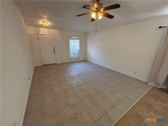 369 Starling Creek New Braunfels, TX 78130 photo 4