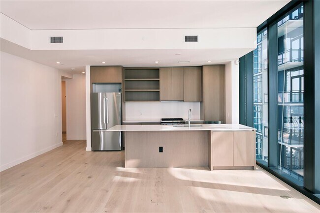 610 Davis St Austin, TX 78701 photo 2