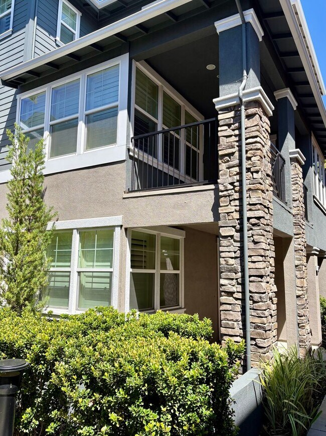 1658 N Pole Pl San Jose, CA 95124 photo 4