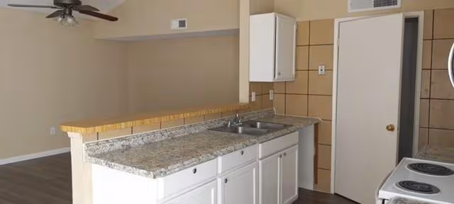 6021 McAfee Dr The Colony, TX 75056 photo 4