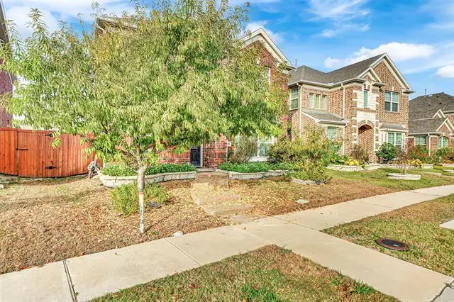 345 Twin Creeks Drive, Garland, TX 75040 photo 3