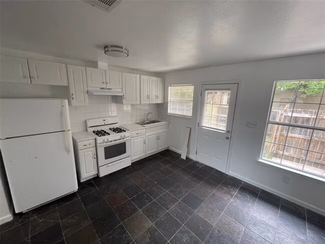 2808 Lyons Road, Austin, TX 78702 photo 3