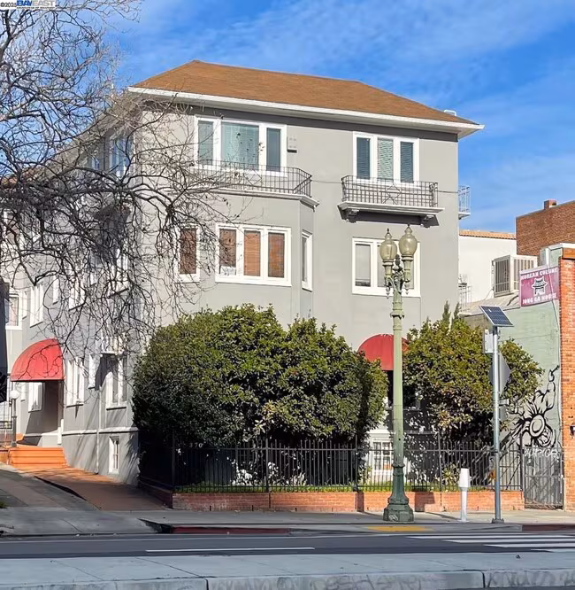 370 Grand Ave Oakland, CA 94610 photo 2