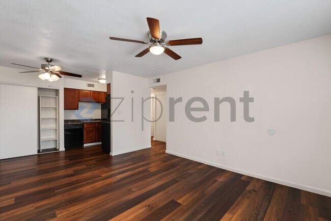 Unit 411 photo 5