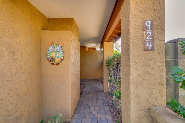 924 N 86th Way Scottsdale, AZ 85257 photo 2