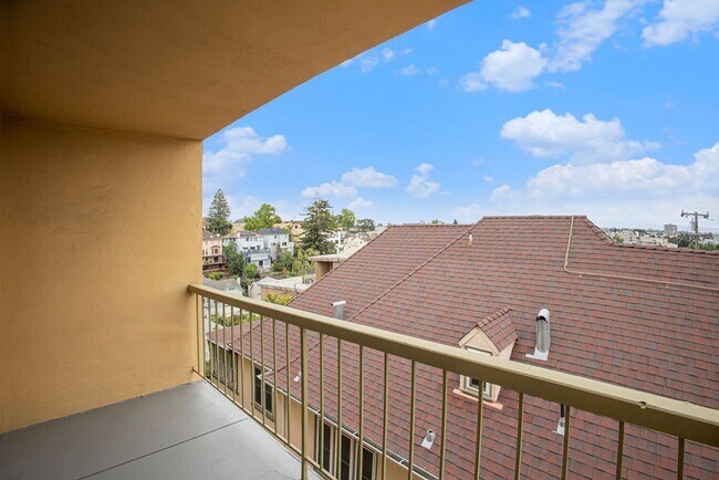 528 Merritt Ave Oakland, CA 94610 photo 2