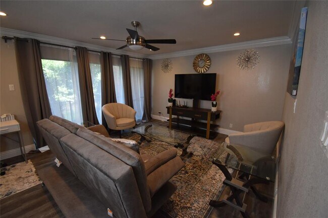 538 Ave Grand Prairie, TX 75050 photo 4