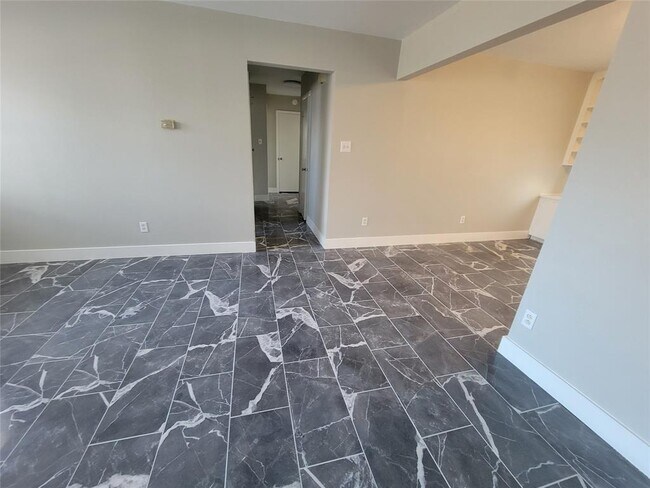 109 West Baron Place, Grand Prairie, TX 75051 photo 4