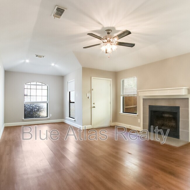 2024 Wesley Dr Arlington, TX 76012 photo 2