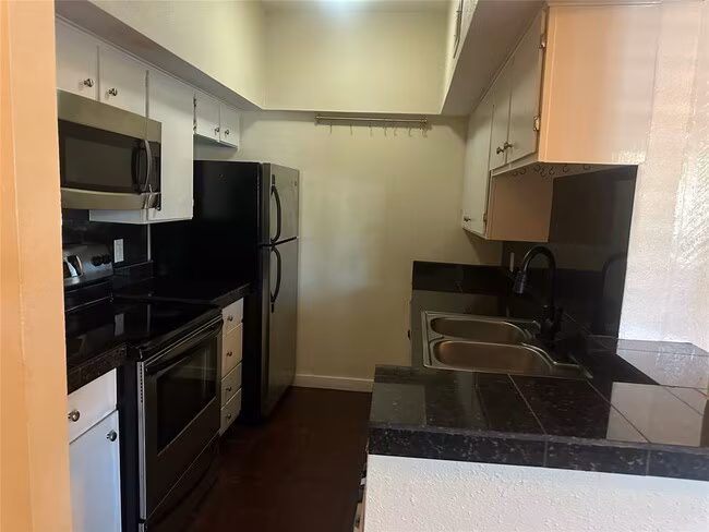1217 1/2 W 39th St Austin, TX 78756 photo 5