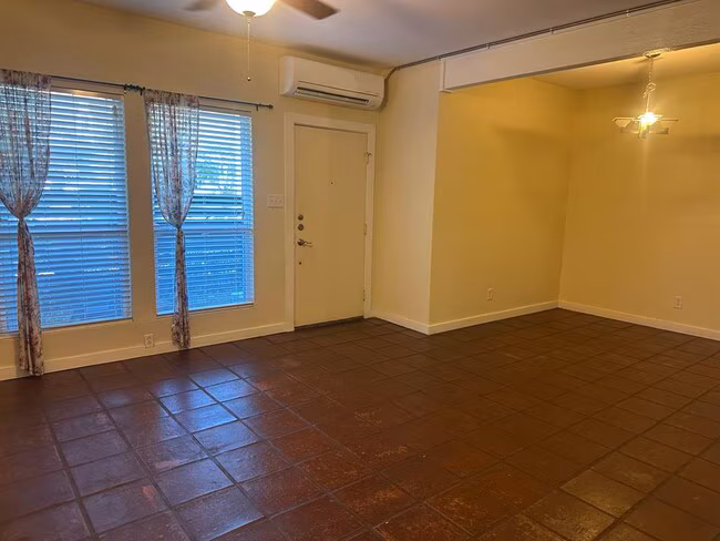 1217 1/2 W 39th St Austin, TX 78756 photo 4