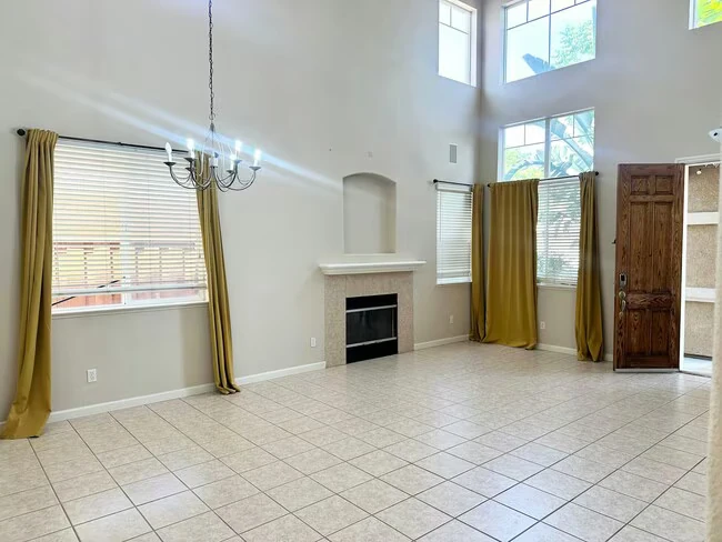 491 Clarence Bromell St Tracy, CA 95377 photo 5