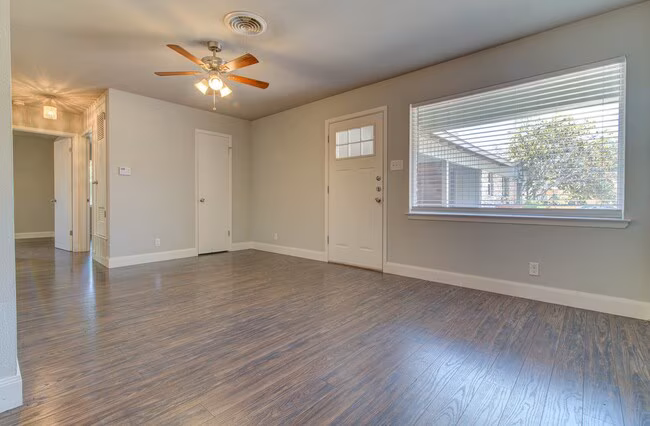 7711 Watson St Austin, TX 78757 photo 4