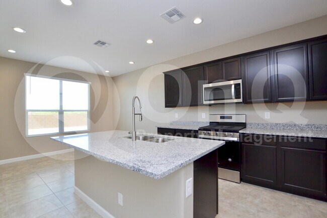 2223 North Camden Drive, Florence, AZ 85132 photo 2